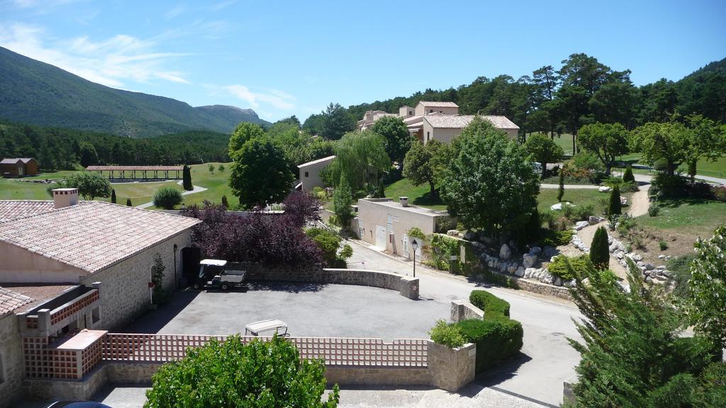 Chateau Et Golf De Taulane La Martre Eksteriør bilde