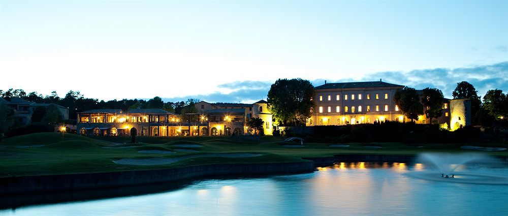 Chateau Et Golf De Taulane La Martre Eksteriør bilde